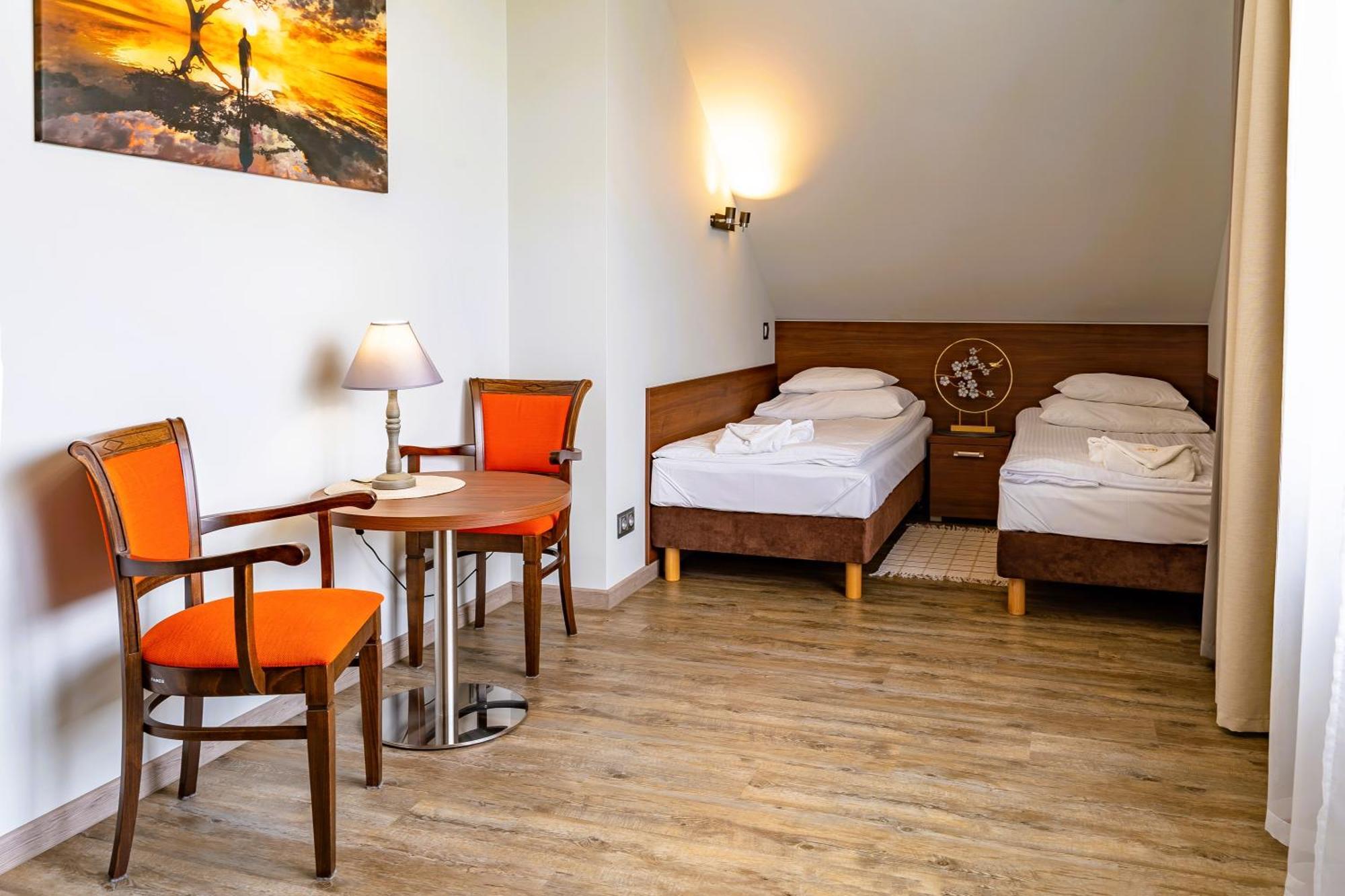 Zlota Jesien Restauracja I Noclegi Nad Jeziorem Kartuzy Εξωτερικό φωτογραφία